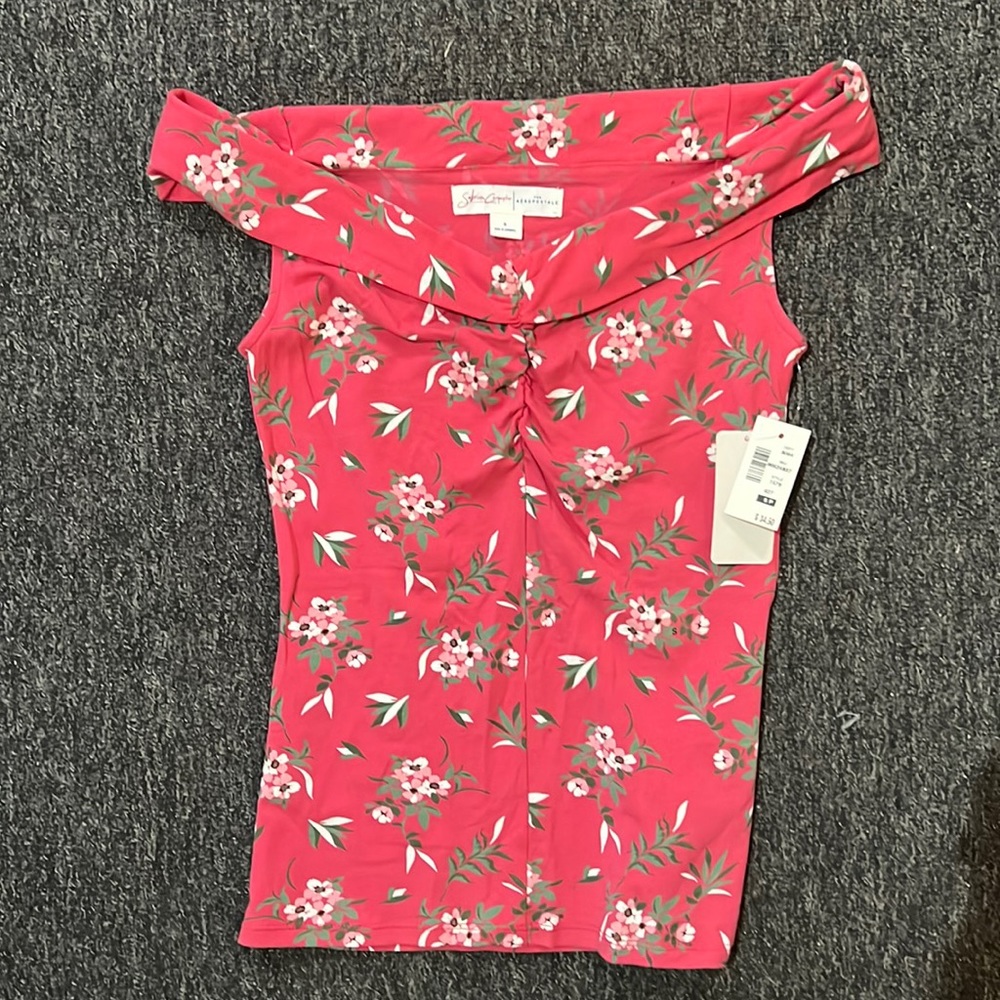 Off the shoulder pink floral top, never worn. Size small